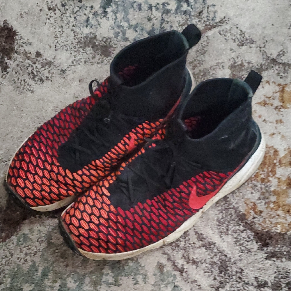 Nike Black and Red Sports Sneakers